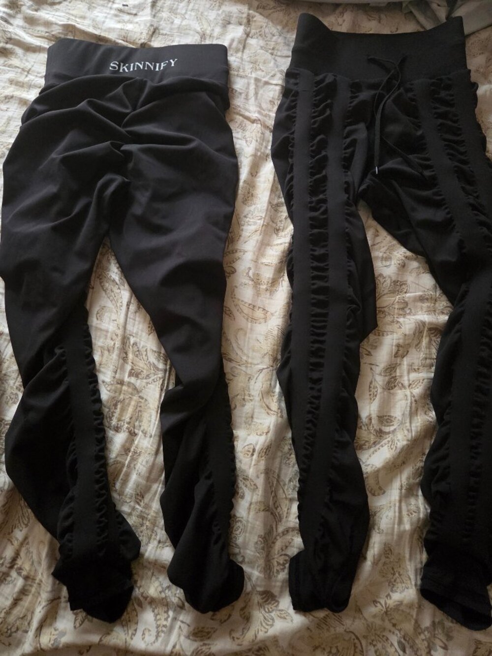 SKINNIFY WORKOUT LEGGINGS SZ. SMALL
